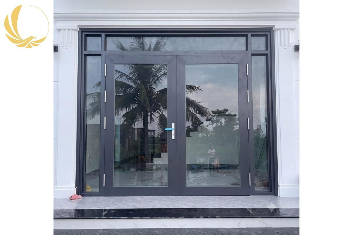 Dự án Nam Tiến Window thi công cửa đi mở quay 2 cánh nhôm xingfa khu vực Bình Phước