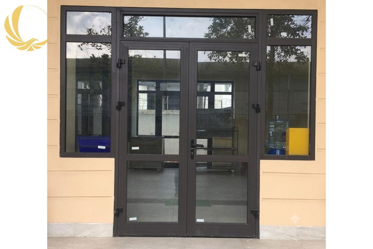 Dự án Nam Tiến Window thi công cửa đi mở quay 2 cánh nhôm xingfa khu vực Bình Dương