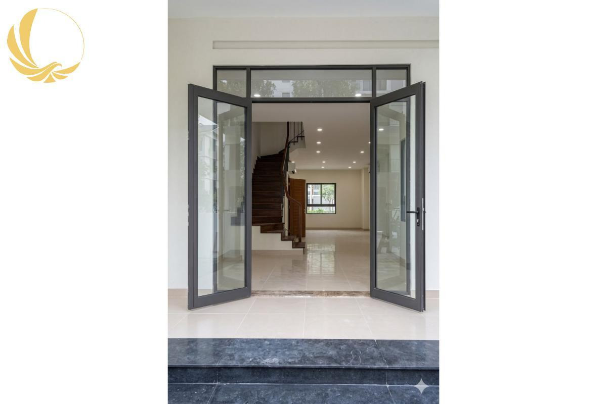 Dự án Nam Tiến Window thi công cửa đi mở quay 2 cánh nhôm xingfa khu vực TP.HCM