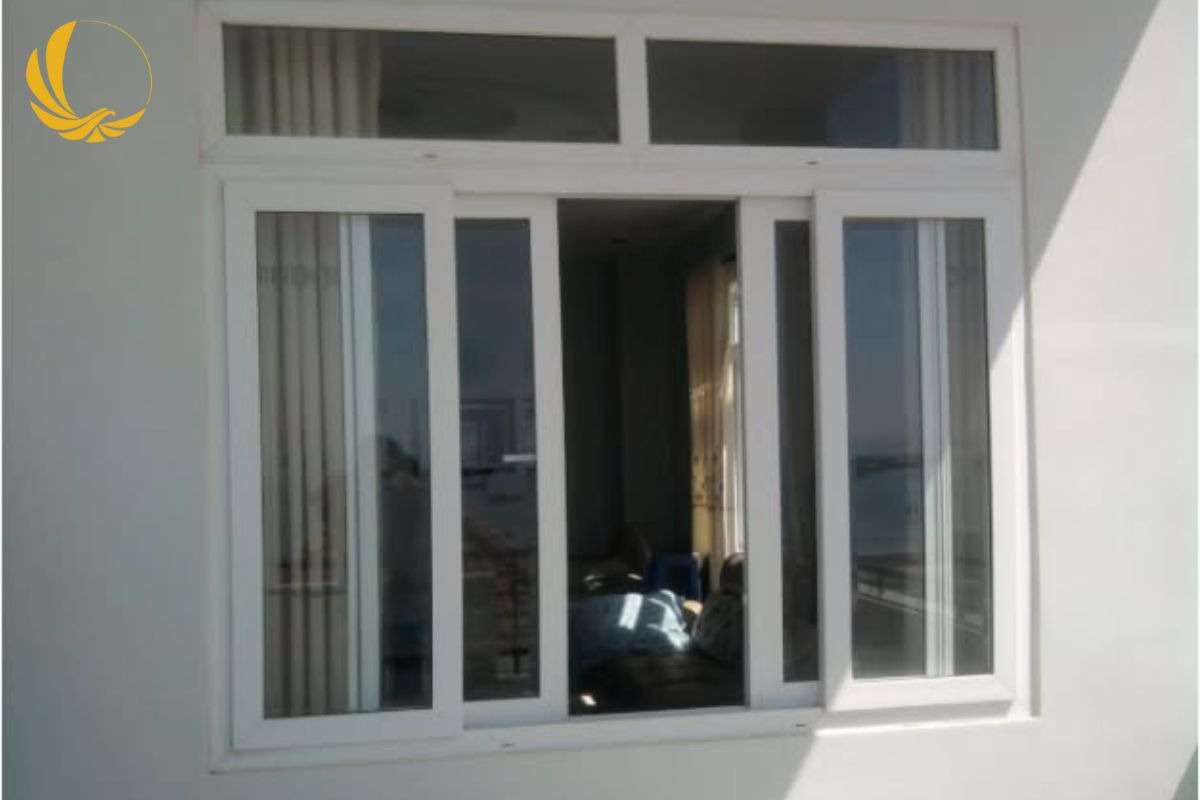 Mẫu cửa sổ mở trượt 2 cánh nhôm xingfa màu trắng sứ phong cách Minimalist