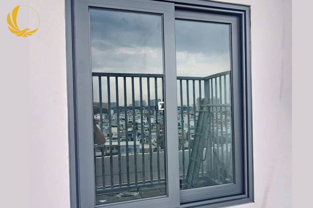 Cửa sổ mở lùa 2 cánh Xingfa hệ 93 bản to vững chãi cho khung cửa kích thước lớn