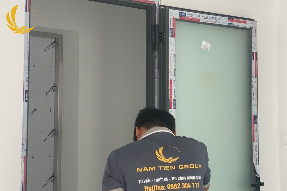 Dự án lắp đặt cửa sổ mở trượt 2 cánh nhôm xingfa ở văn phòng