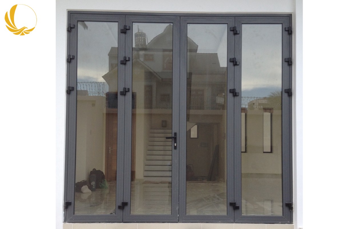 Cửa đi 2 cánh nhôm Xingfa hệ 65 màu đen mờ, kính cường lực trong