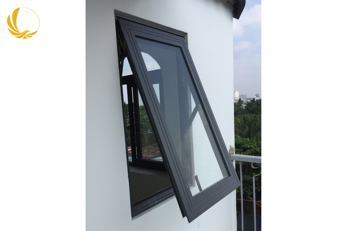 Cửa sổ hất nhôm Xingfa hệ 55, kính cường lực mờ, màu trắng,