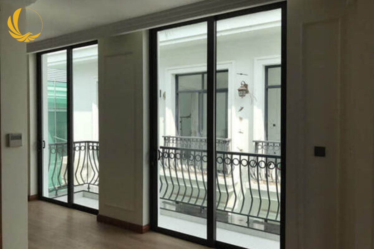 Cửa lùa 2 cánh nhôm Xingfa hệ 55, kính cường lực 10mm