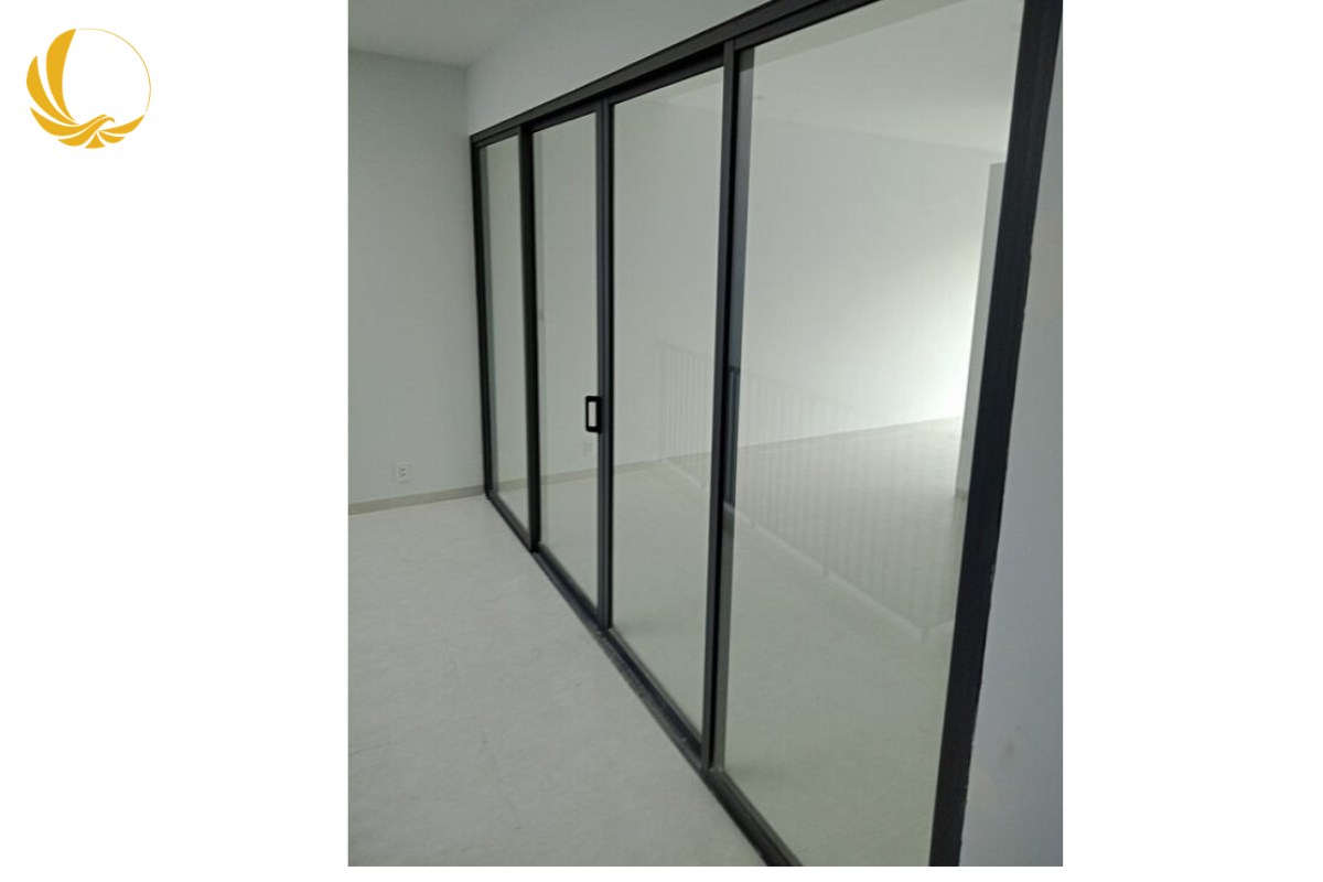 Cửa lùa 4 cánh nhôm Xingfa hệ 55, kính mờ phun cát,