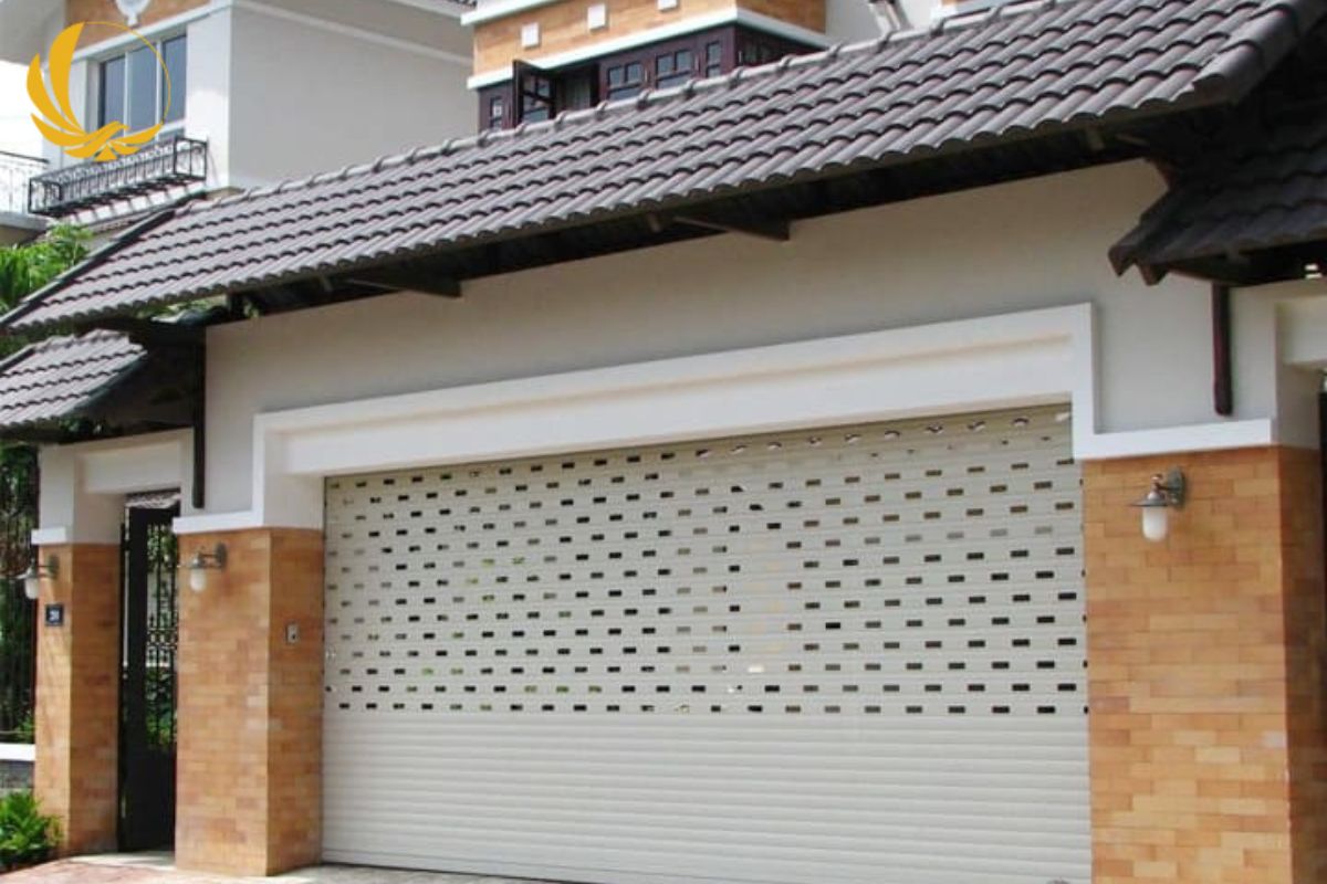 Cửa cuốn khe thoáng và cửa cuốn tấm liền với kết cấu nan khác nhau
