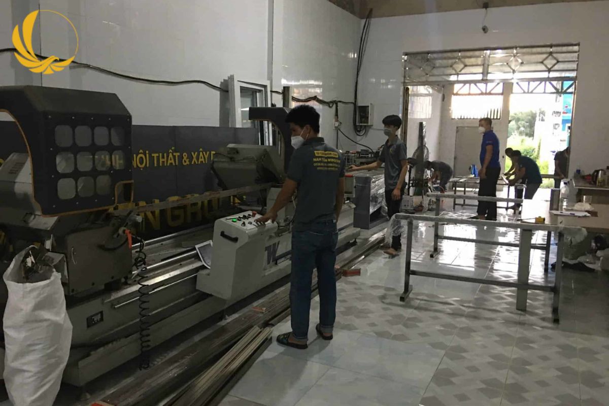 Quy trình gia công kính cường lực khép kín đảm bảo độ chính xác