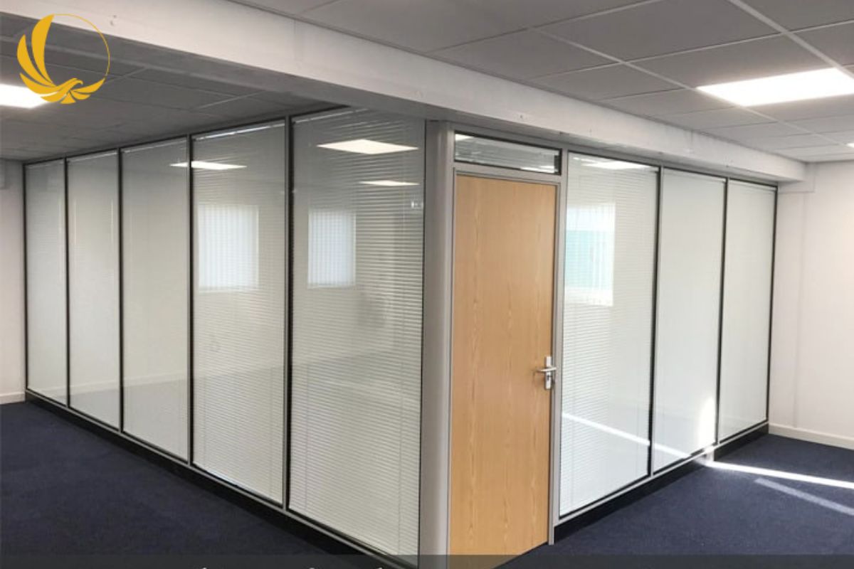 Vách ngăn nhôm kính cố định cho văn phòng và showroom hiện đại