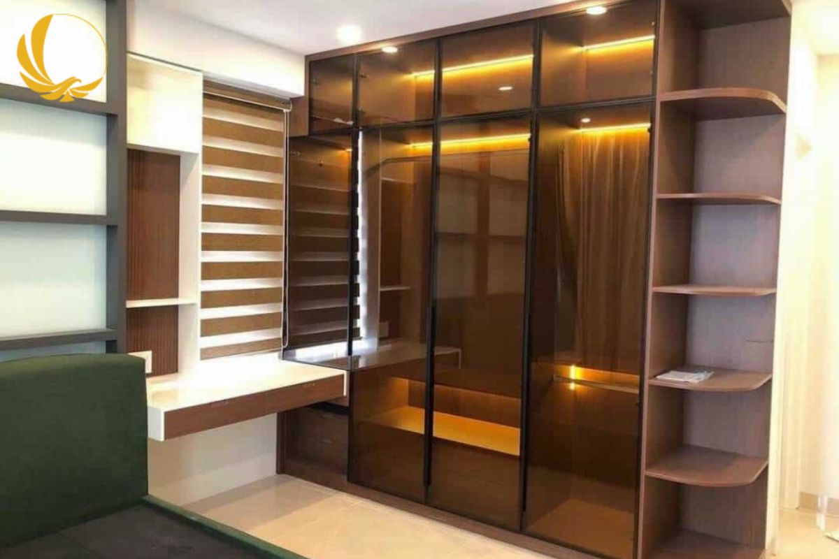 Một số yếu tố ảnh hưởng trực tiếp đến giá cửa tủ cánh kính hiện nay