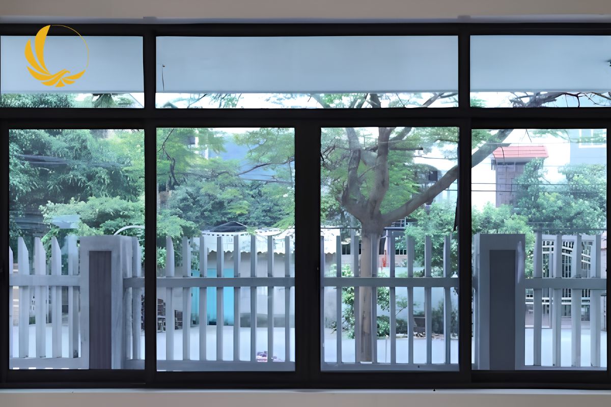Cửa sổ Xingfa 4 cánh kết hợp kính cường lực chắc chắn và hiện đại 
